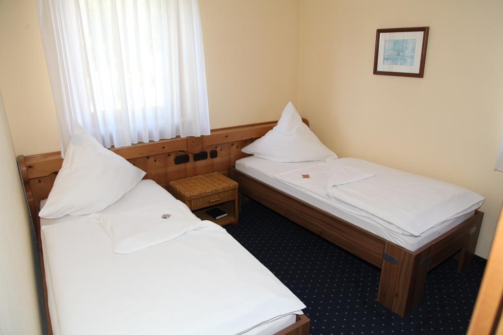 Brucker Gastehaus Hotel Fuerstenfeldbruck Cameră foto